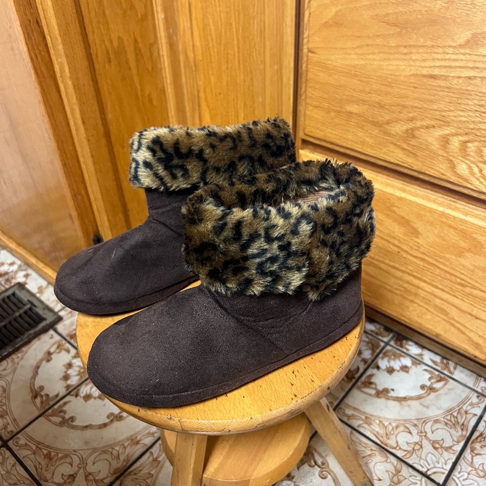 Slippers - Picture 2 of 5